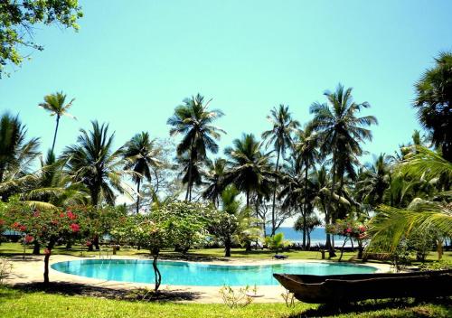 Peldbaseins, Kaskazi Beach house in Msambweni