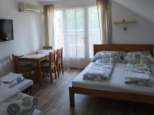  Schmidt Apartman, Unterkunft in Csopak