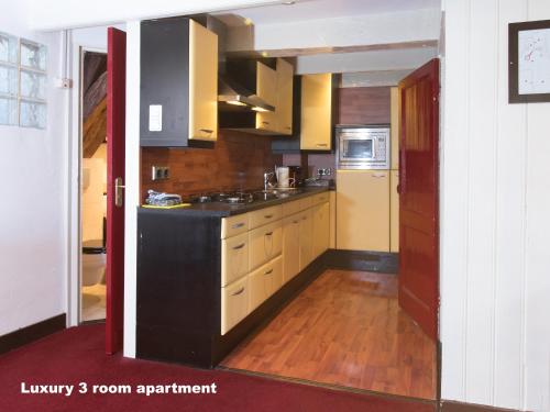 مطبخ, Hotel de Vischpoorte, centrum Deventer en aan de IJssel in ديفينتر