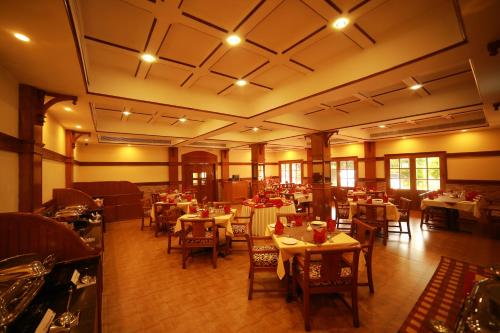 Restaurant, Quality Airport Hotel in Cochin International Airport
