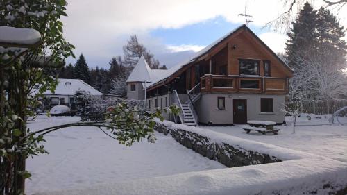 Зовнішній вигляд готелю, Insh Hall Rooms at Loch Insh in Кінкрег
