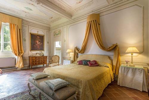 Coselli 's Collection. Luxury Villas Rental