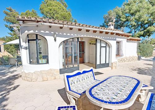 Villa Yvonne - Tap to explore photos