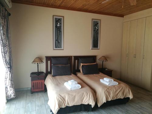 4 twin beds