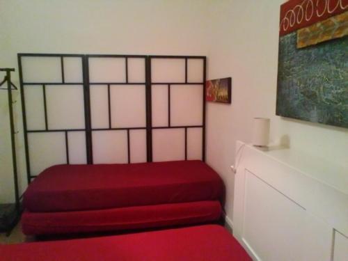 Basic Triple Room with Shared Bathroom image 1