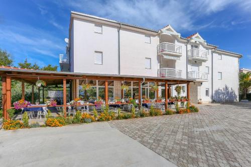 Apartments Lola - Primosten
