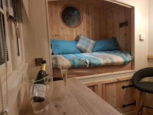 Waterside Shepherds Hut in 約克郊區