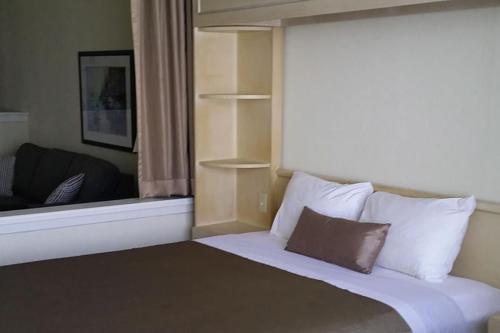 Royal Harbour Resort - Photo 2