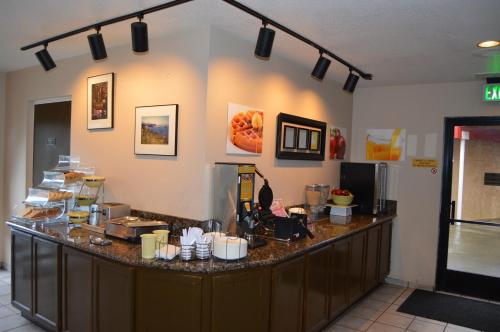 Ramada by Wyndham Arcata - image 4