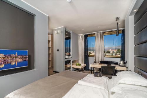 The View Luxury Rooms - image 3