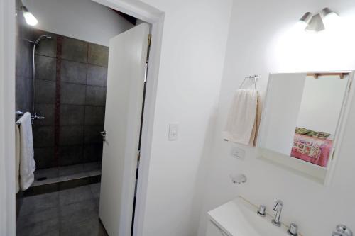 Bathroom, Hermosa Casa con Pileta Roldan Funes Rosario in Roldán