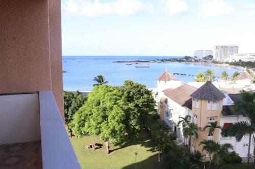 Pemandangan, Turtle Beach Towers in Ocho Rios