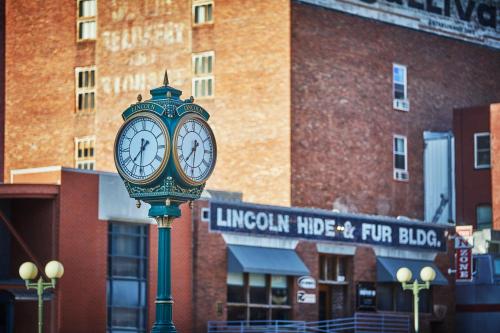 129977557 Graduate by Hilton Lincoln