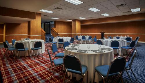 129977860 Graduate by Hilton Lincoln