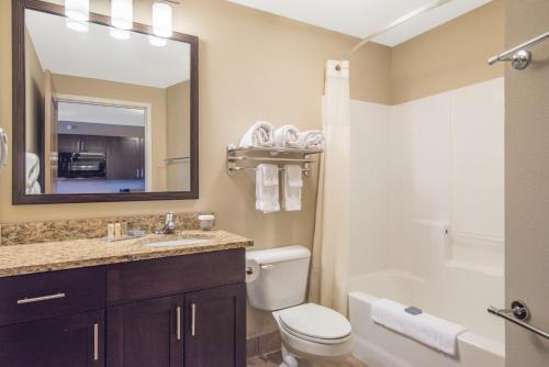 Hawthorn Suites by Wyndham Dickinson - main image
