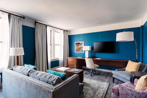 The Commonwealth Room Type - Roomy Two Double Suite - Accessible