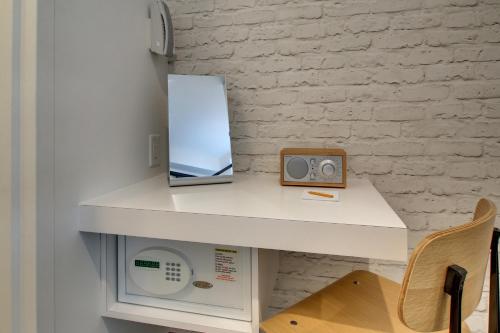 Buzz Bunk (Above bar or basement. Can be noisy)