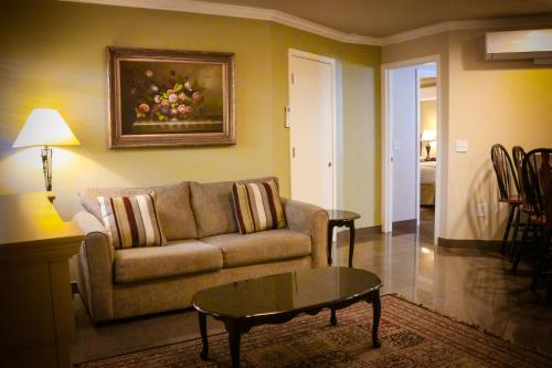 Grass Valley Courtyard Suites - image 8