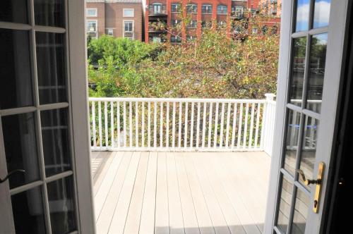 Balcony/terrace, Old Town-Gold Coast Huge 5 br Home/ Free Parking/ Breakfast/ Pets OK/ Back Yard/ Walk Everywhere in Old Town