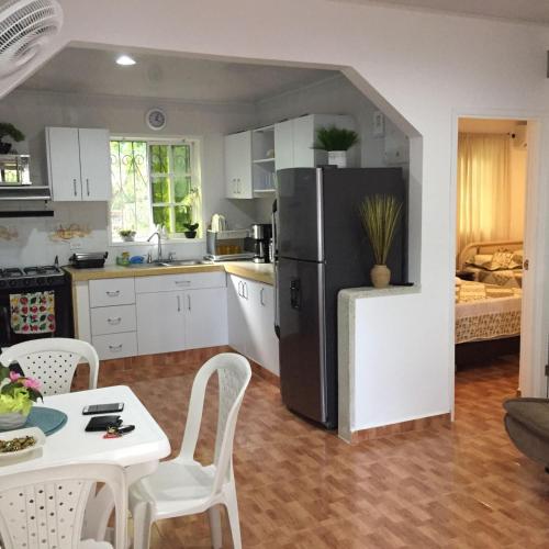 3 bedrooms, 6 beds