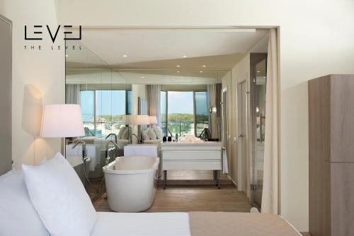 Suite The Level Cala Galdana con vistas al mar