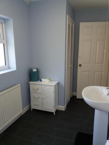 94 Main Street - Pembroke Holiday Home - image 3