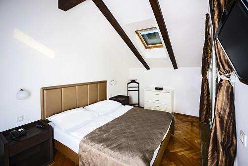 Deminka Palace - image 13