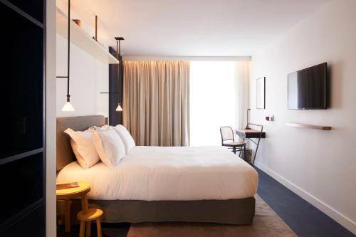 room detail thumbnail 1