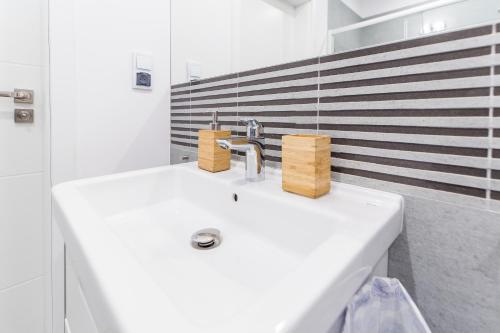 Superior Apartment image 2