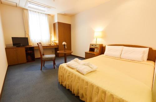 Hamilton Hotel Kazusa The 3-star Hamilton Hotel Kazusa offers comfort and convenience whether youre on business or holiday in Kisarazu. The property features a wide range of facilities to make your stay a pleasant experie