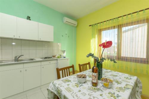 Apartments Albina - image 4