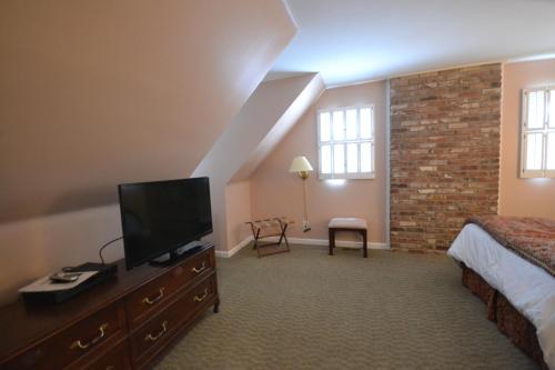 Century Suites Hotel Bloomington (IN)