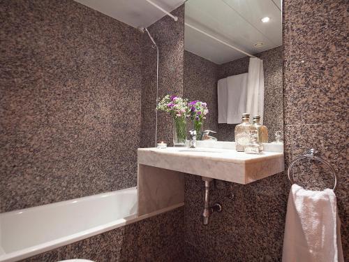 Apartment Barcelona Rentals - Penthouse with Terrace - image 8