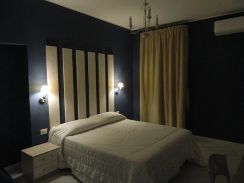 Standard Double Room image 4