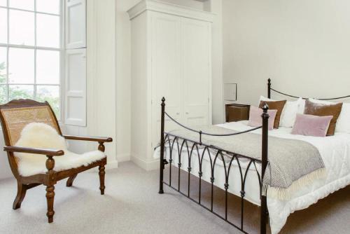 Ramsay Gardens - Grand 4-Bedroom Apartment Next To Castle - image 10