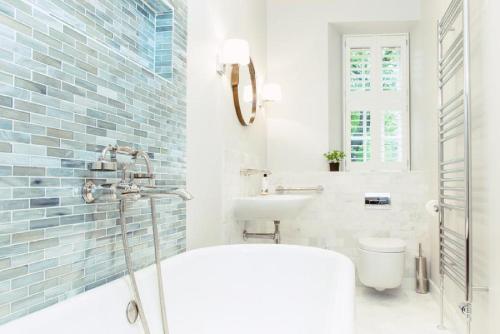 Ramsay Gardens - Grand 4-Bedroom Apartment Next To Castle - image 3