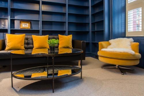 Ramsay Gardens - Grand 4-Bedroom Apartment Next To Castle - image 11