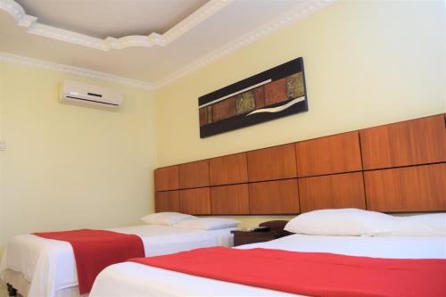 Twin Room image 10