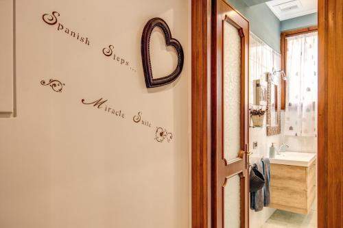 Spanish Steps Miracle Suite - image 8