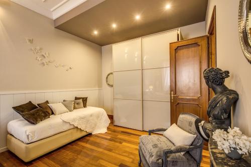 Spanish Steps Miracle Suite - image 11