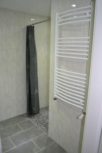 2x Monteurwohnung 1x 2 kleine Einzelzimmer 1x Doppelbett und Schlafcouch im Wohnbereich 2x Monteurwohnung 1x 2 kleine Einzelzimmer 1x Doppelbett und Schlafcouch im Wohnbereich