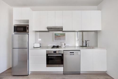 Bondi Beach Studio Penthouse Suite + Balcony - image 4