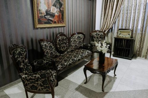 Jazz Hotel - image 9