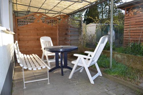 2x Monteurwohnung 1x 2 kleine Einzelzimmer 1x Doppelbett und Schlafcouch im Wohnbereich 2x Monteurwohnung 1x 2 kleine Einzelzimmer 1x Doppelbett und Schlafcouch im Wohnbereich