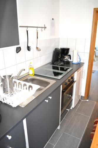 2x Monteurwohnung 1x 2 kleine Einzelzimmer 1x Doppelbett und Schlafcouch im Wohnbereich 2x Monteurwohnung 1x 2 kleine Einzelzimmer 1x Doppelbett und Schlafcouch im Wohnbereich