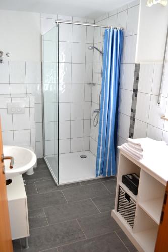 2x Monteurwohnung 1x 2 kleine Einzelzimmer 1x Doppelbett und Schlafcouch im Wohnbereich 2x Monteurwohnung 1x 2 kleine Einzelzimmer 1x Doppelbett und Schlafcouch im Wohnbereich