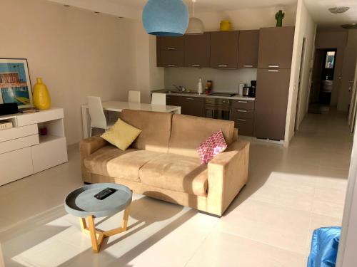 Bright apartment with a garden and a wonderfull sea view in 주앙-레-팽 시티 센터