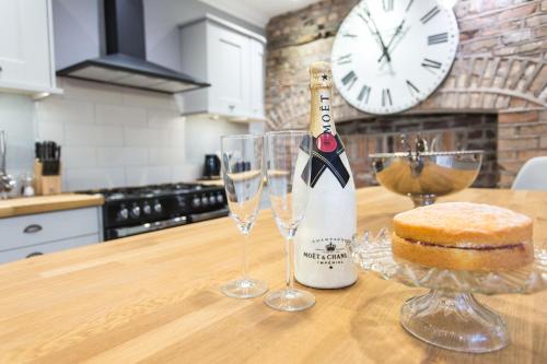Luxury Listed Townhouse in City Centre - image 10