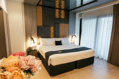 Double Room with Balcony image 5