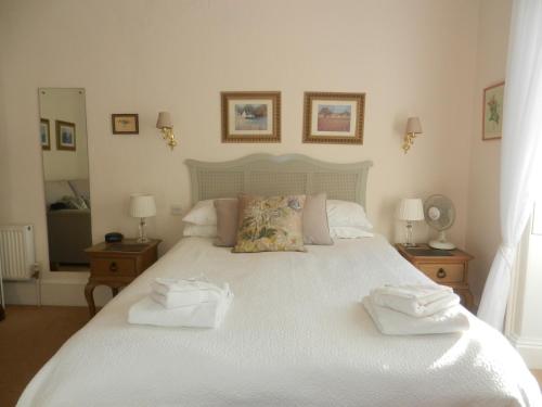Brocks Guest House - image 2